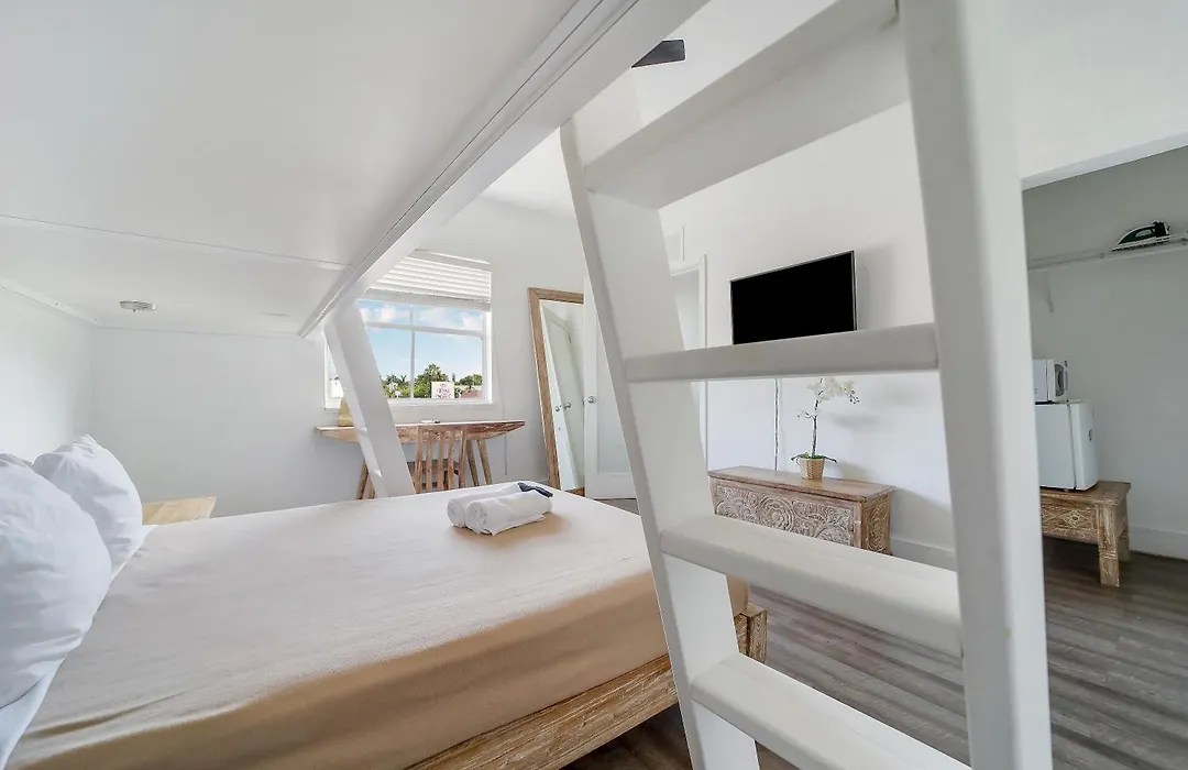 Treehouse Hotel-1