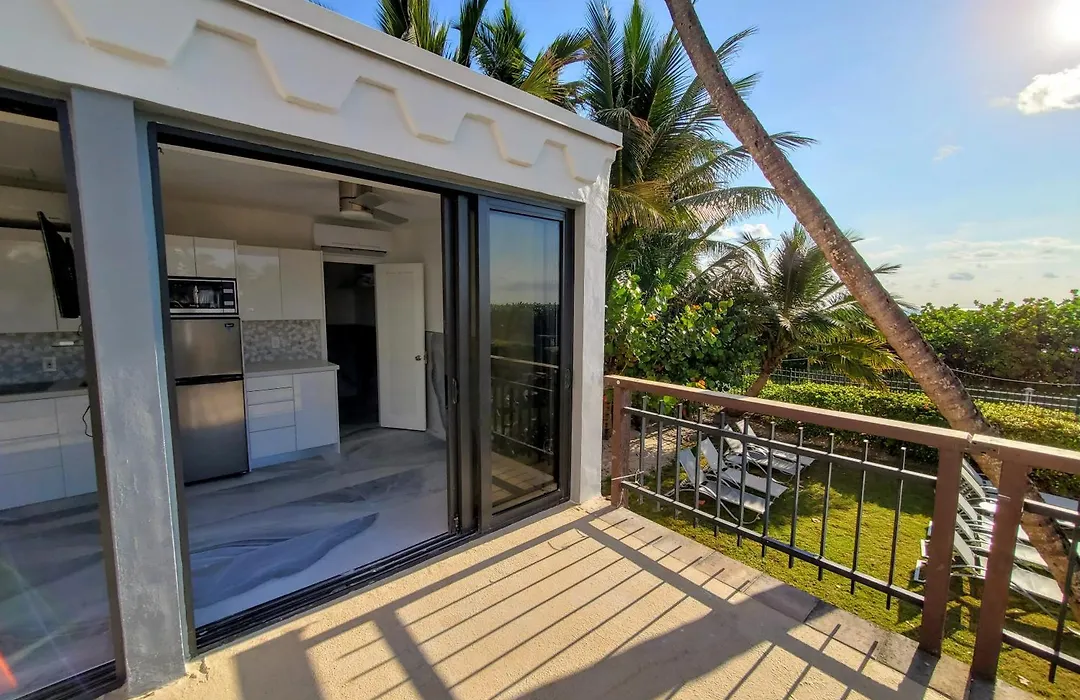 Deluxe Beach Resort - Hora Rentals-1
