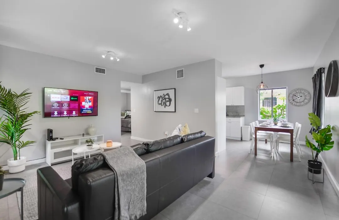 Awesome Duplex On The East Side Of Miami-1
