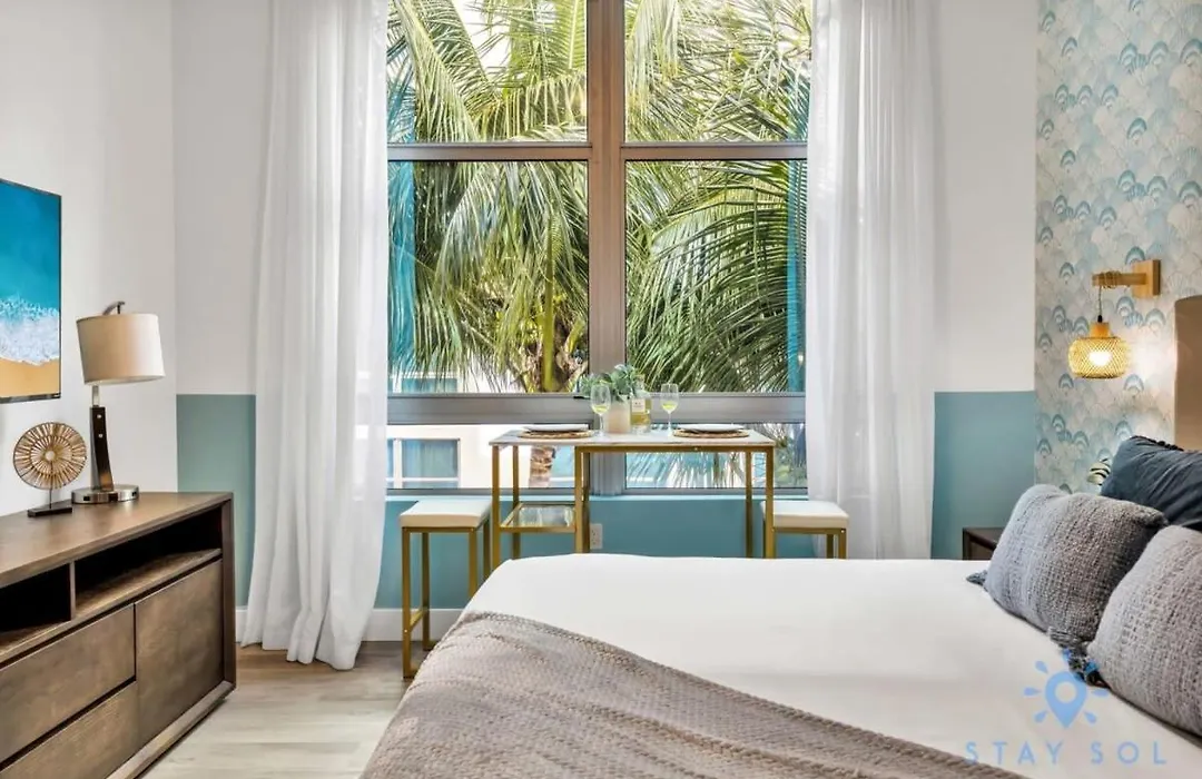 Best Stay - Rooftop Pool & Hot Tub - Hollywood Beach-1
