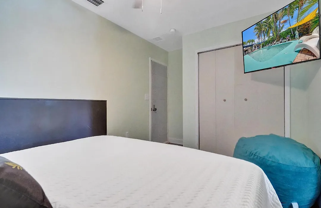 Gaymens Clothing Optional- Poolside 1 Br- Deep Dis Counts For Longer Stays-1
