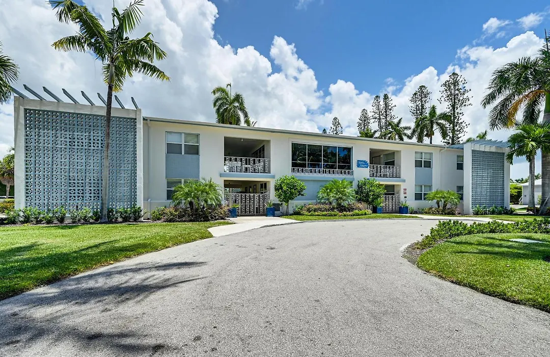 Coastal Downtown Naples Condo - Walk To The Beach!-1