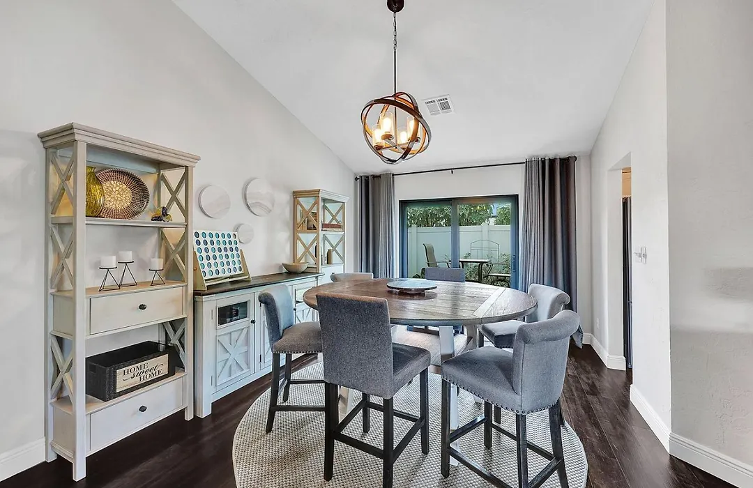 Heated Pool, Sleeps 10, Relaxing Lanai, Near Beaches, Pet Friendly!-1