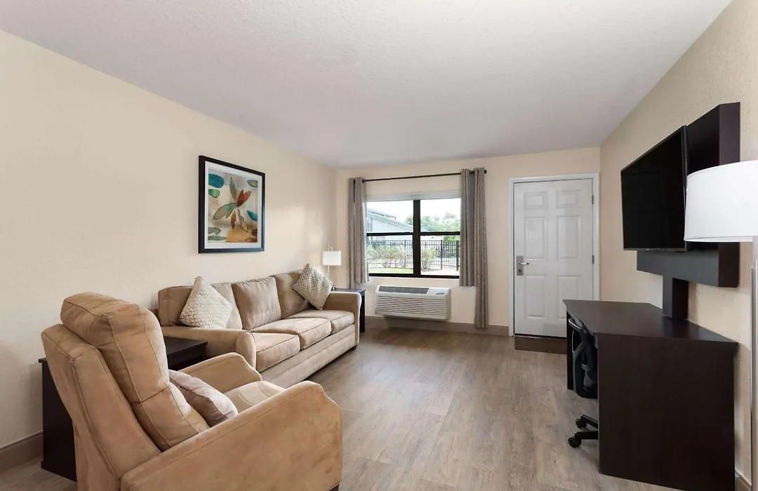 Baymont By Wyndham Punta Gorda/Port Charlotte-1