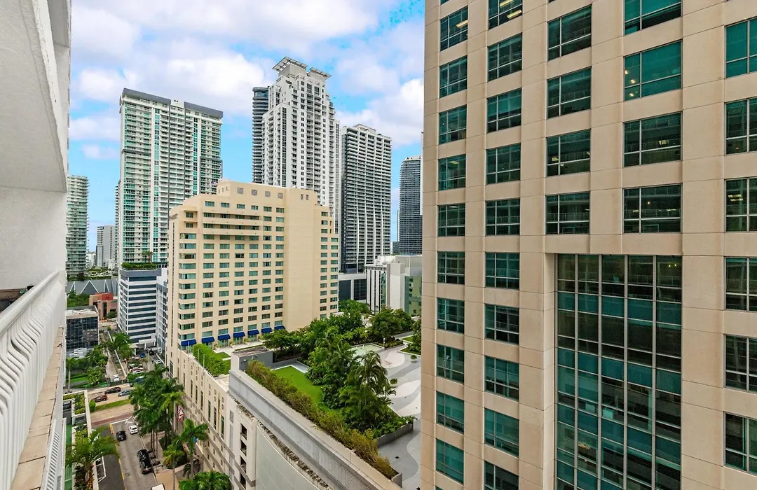 High Rise Brickell Modern Studio-1