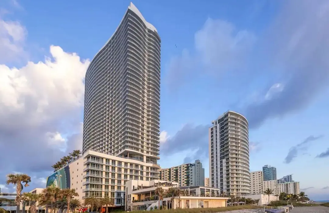 Lyfe Residence Building - Private Apts Over The Beach-1