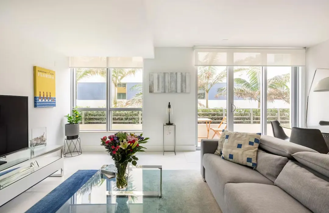 Beachfront Bentley Hotel One Bedroom Suite With Balcony And Beach Access-1