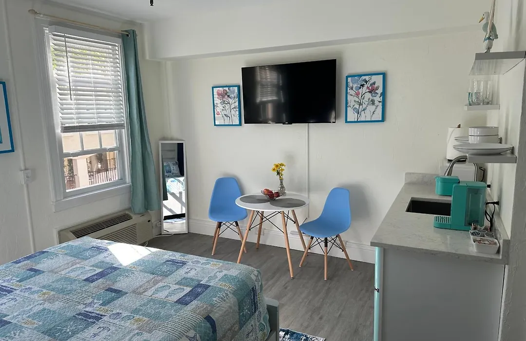 Cozy Studio In The Heart Of The Palm Beach Island-1