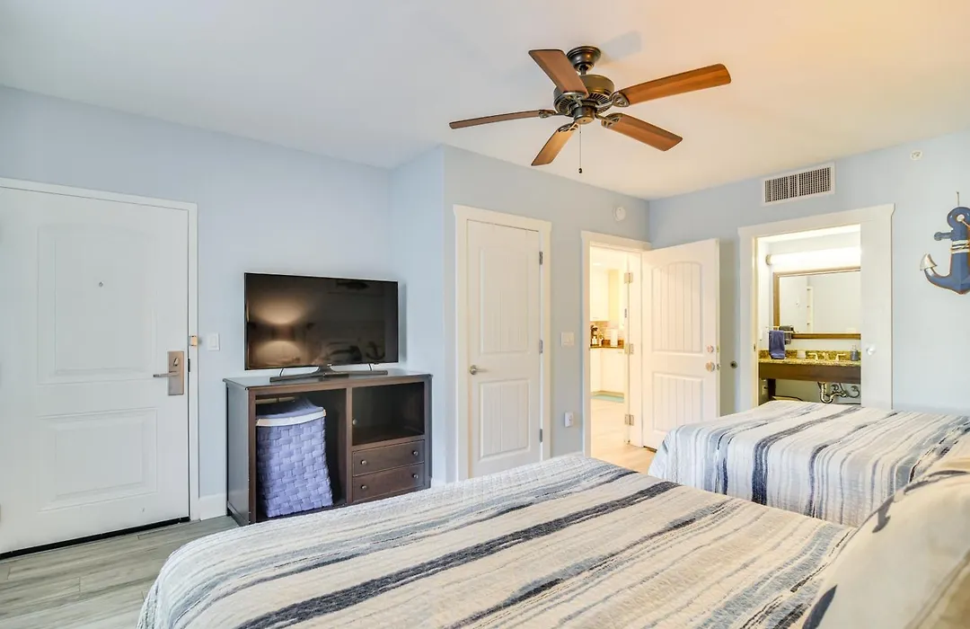 Waterfront Condo W/ Water Park, Walk To The Beach!-1
