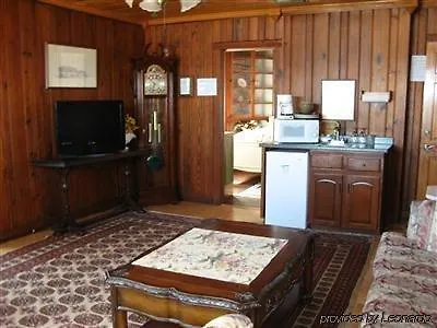 Amelia Oceanfront Bed And Breakfast-1