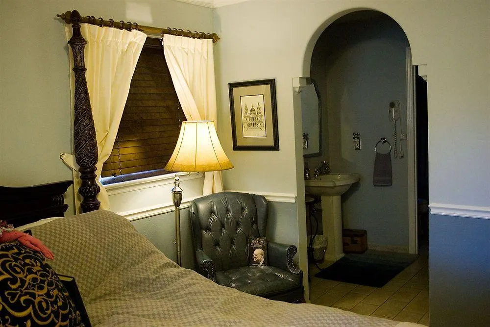 Little English Guesthouse Bed And Breakfast-1