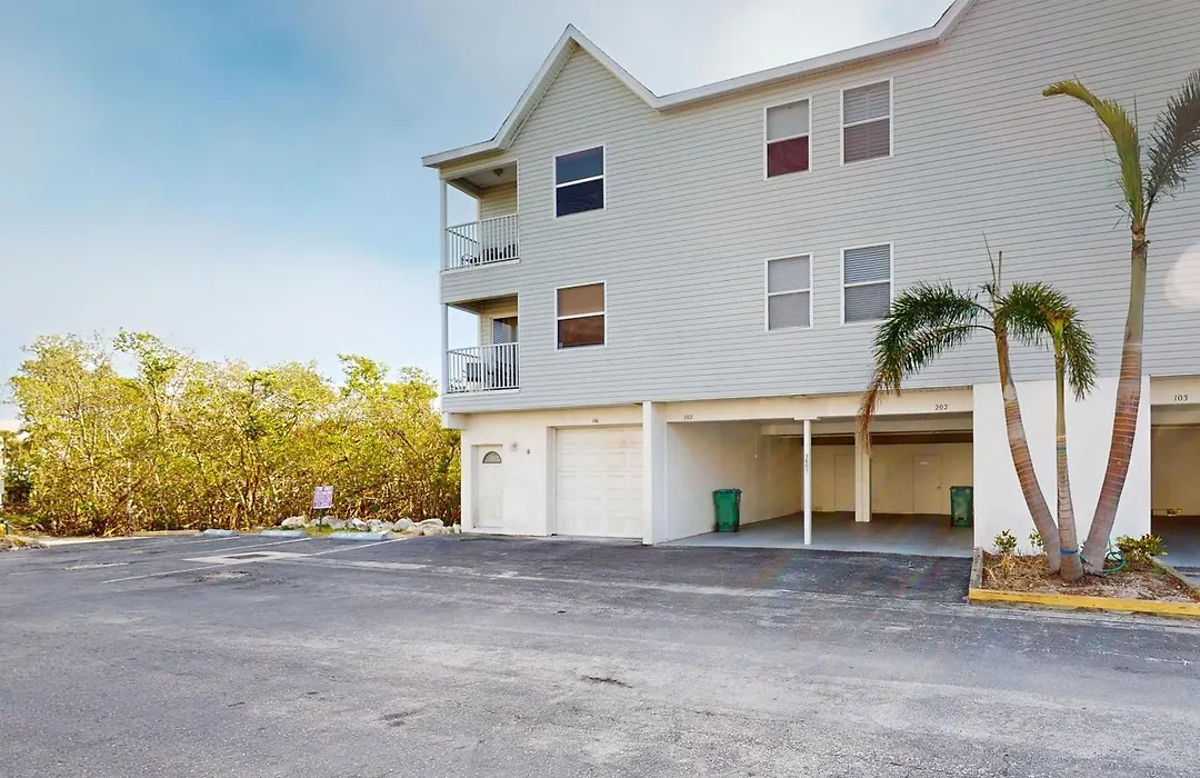 Sandy Pointe-1