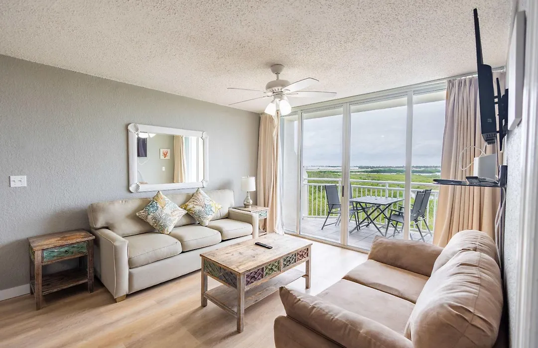 The Grand Turk -Sunset View & Pool-1
