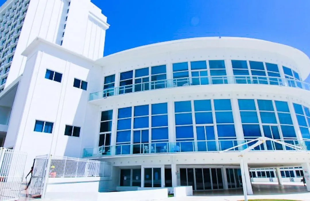 Castle 828 Oceanfront View With Balcony, Pool, Tennis, Beach Access And Free Parking!-1