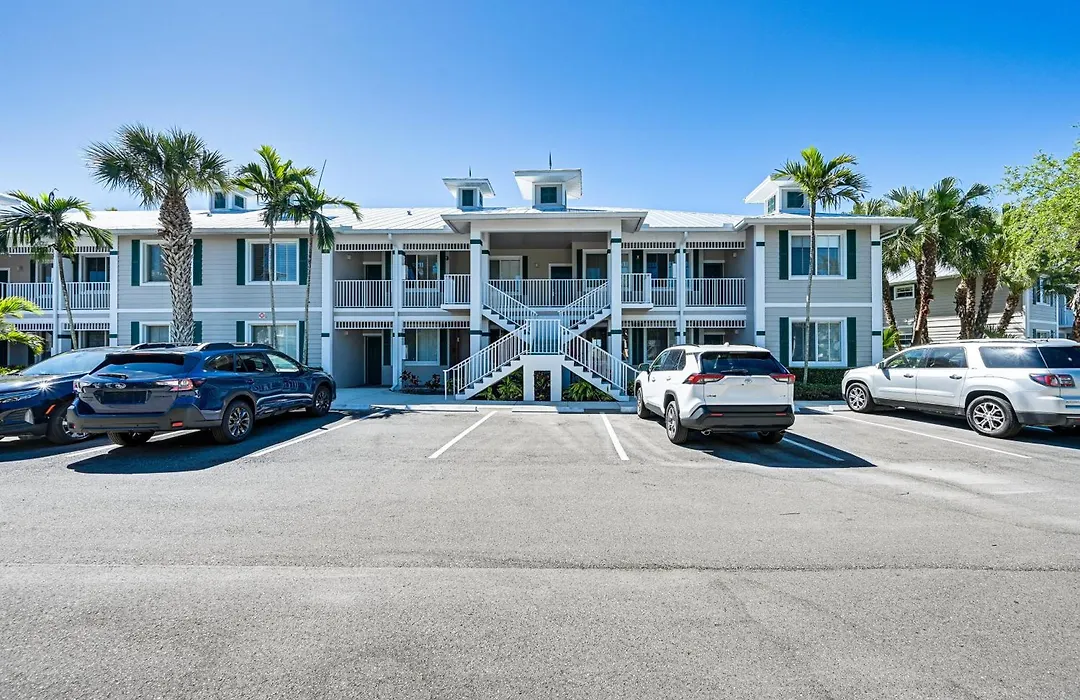 Lely Resort Condo W/ Golf Course & Pool Access-1