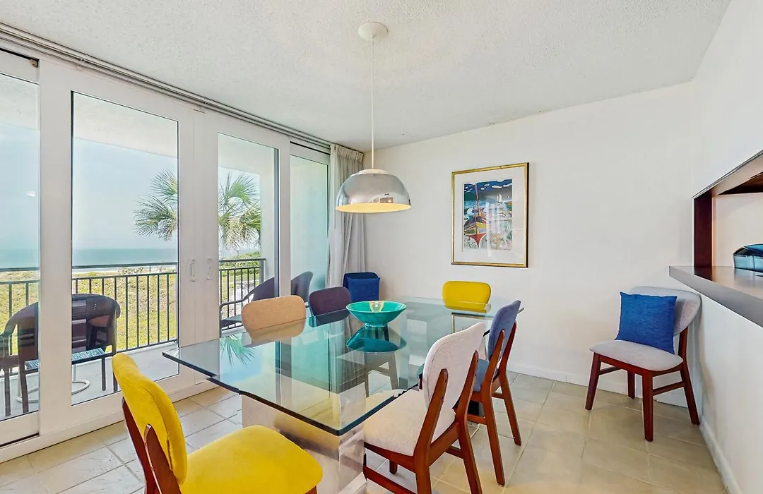 Renovated Condo With Easy Beach Access, Balcony, Pool & Spectacular Ocean Views-1