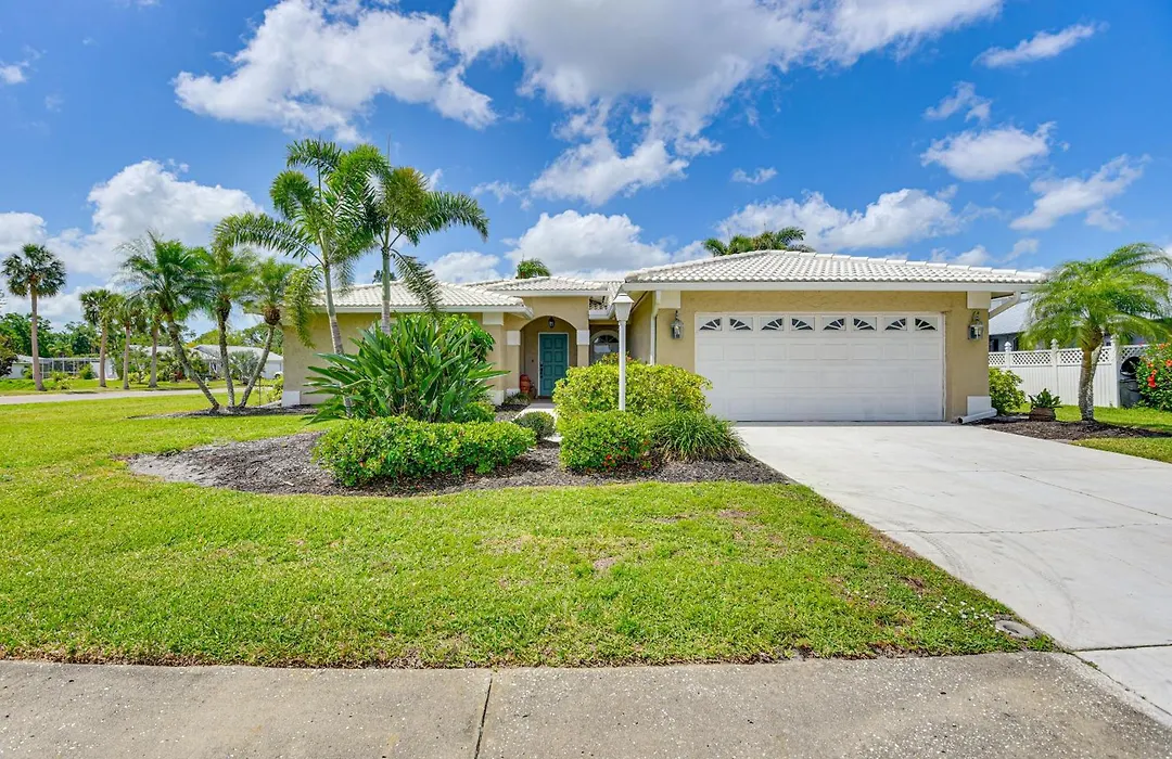 Pool, Lake And Sunset Views Home In Sarasota-1