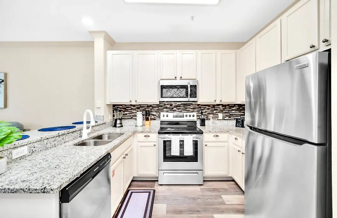 2Br Queen Bed Condo - Pool - Near Disney-1
