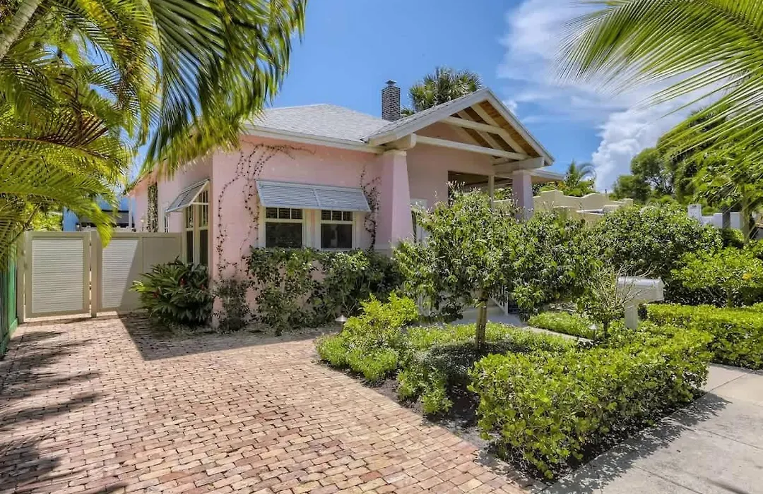 Nini'S Cottage - Family-Friendly Pool Days And Cabana Nights Await-1