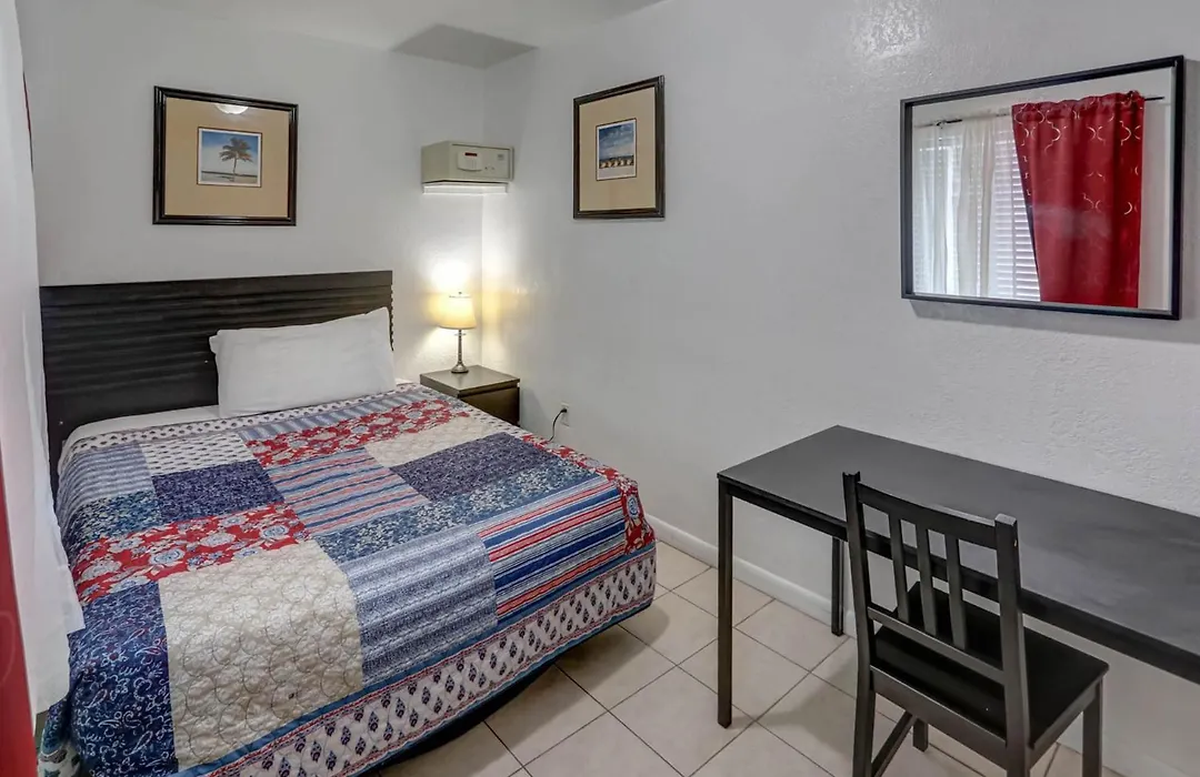 Green Seas Motel-1