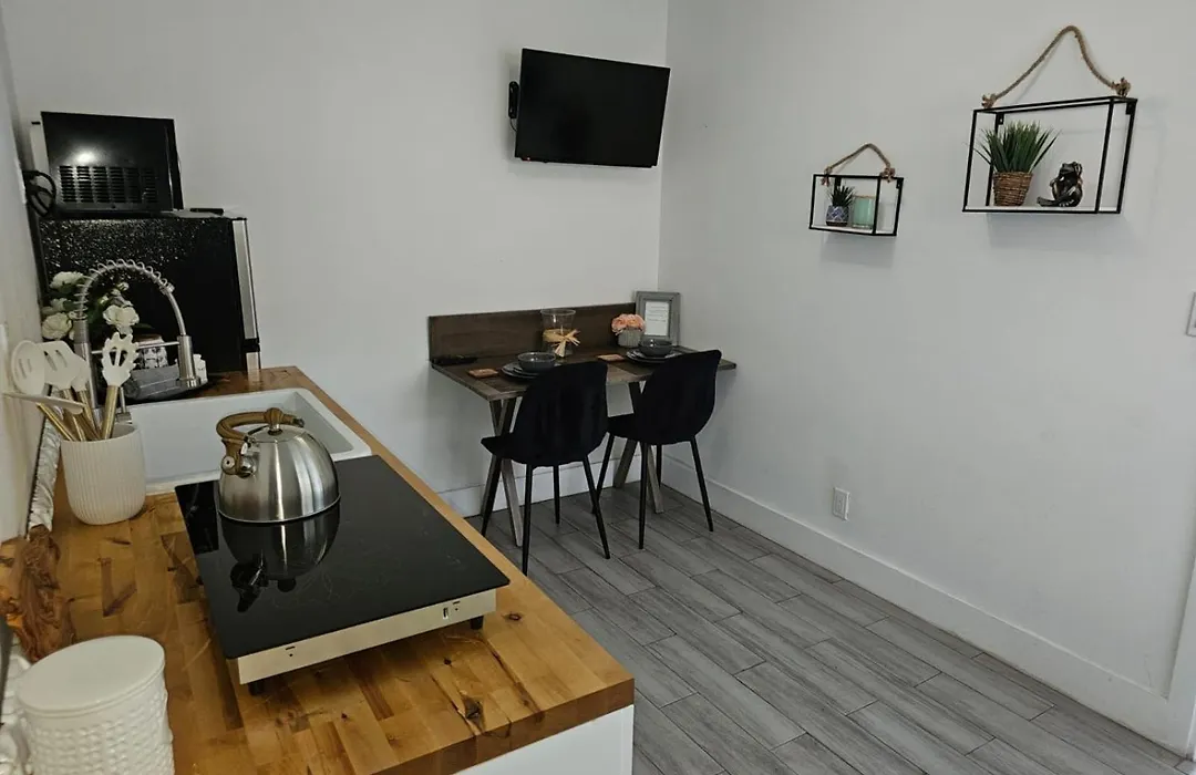 Stylish & Newly-Renovated Suites Near Las Olas-1
