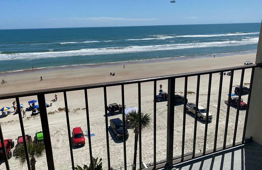 Days Inn By Wyndham Daytona Oceanfront-1