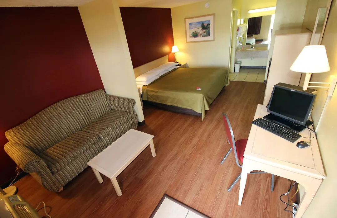 Econo Lodge Inn & Suites Maingate Central-1