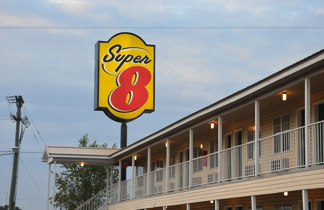 Super 8 By Wyndham Madison-1