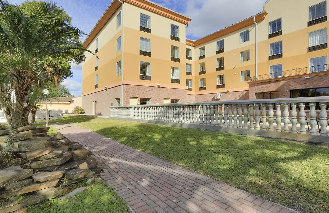 Country Inn & Suites By Radisson, Rj Stadium - Tampa Airport East-1
