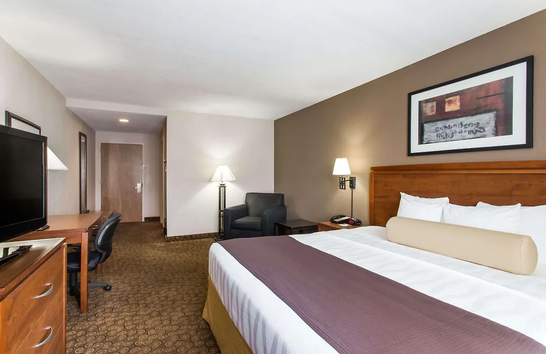 Days Inn & Suites By Wyndham Fort Pierce I-95-1