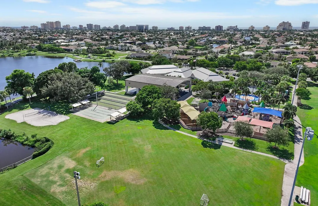Breezy Condo With Deluxe Pool And Private Beach Access-1