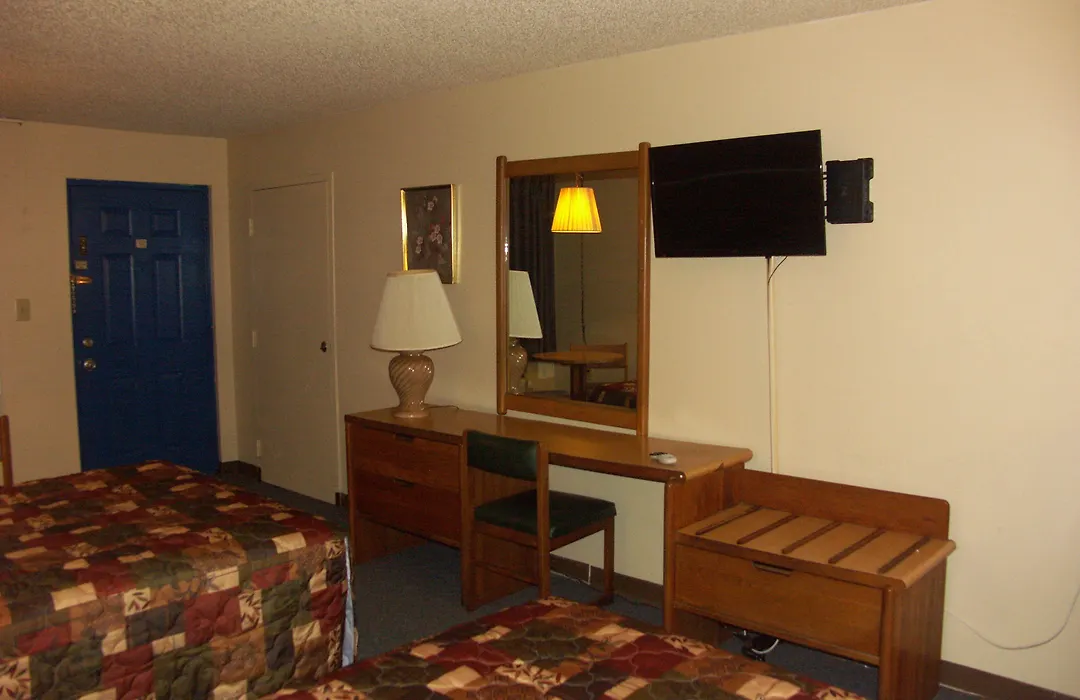 Deerwood Inn & Madison Campground-1