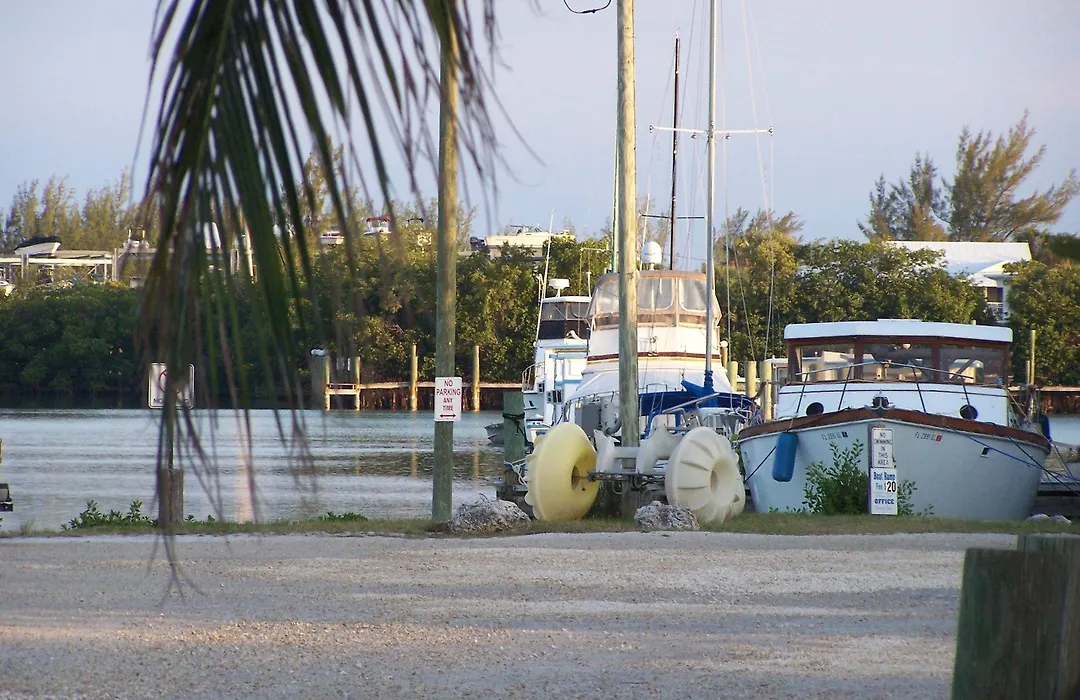 Floating Sea Cove Resort And Marina-1