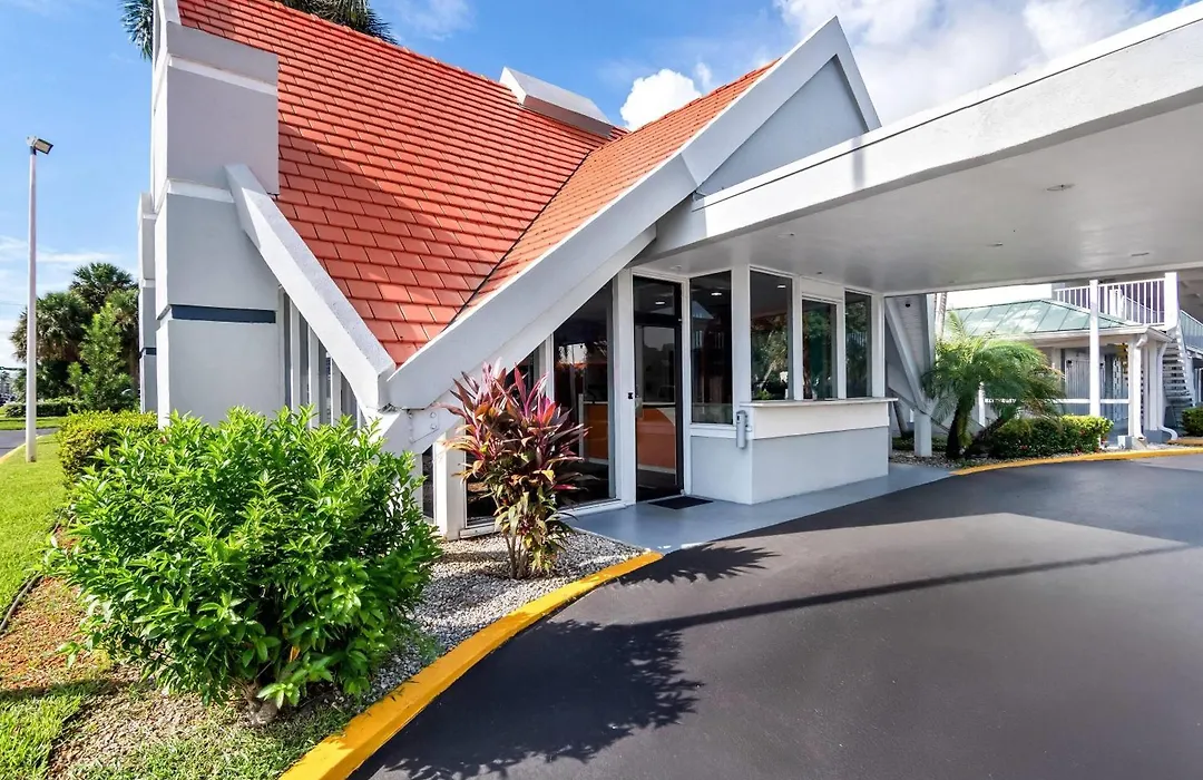 Howard Johnson By Wyndham Vero Beach / Downtown-1