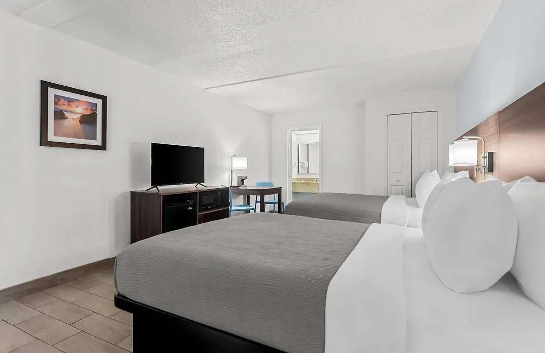 Quality Inn & Suites At Tropicana Field-1