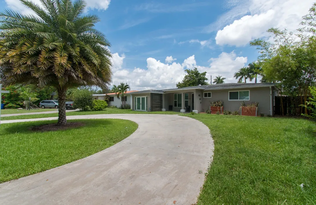 Private Pool 3Br All New Modern Furniture-1