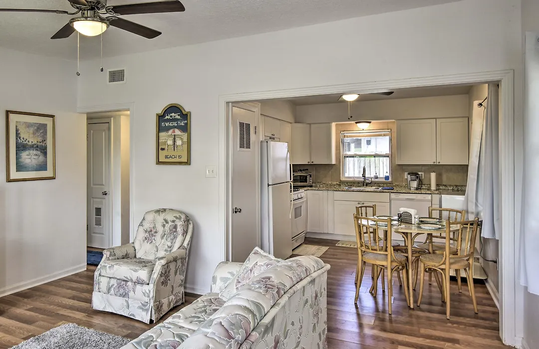 Sunny Cocoa Beach Home Walk To Sea And Attractions!-1