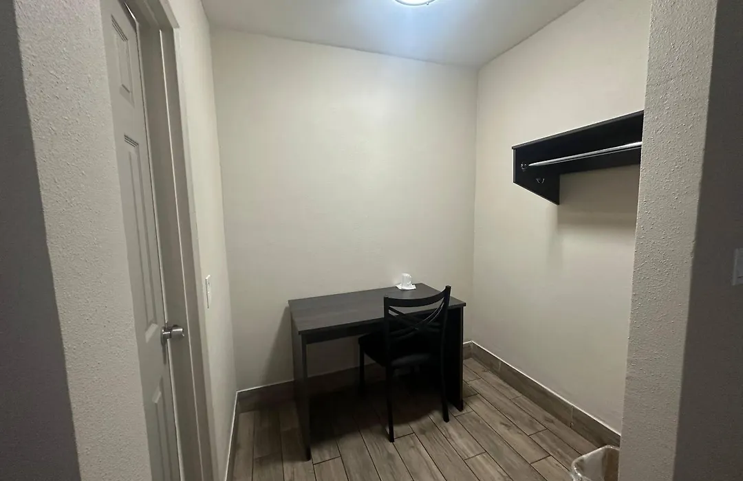 Econo Lodge St Petersburg Central-1