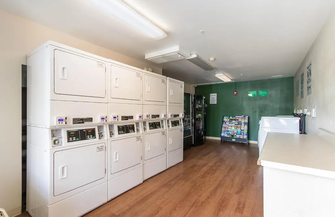 Hometowne Studios By Red Roof Fort Lauderdale-1