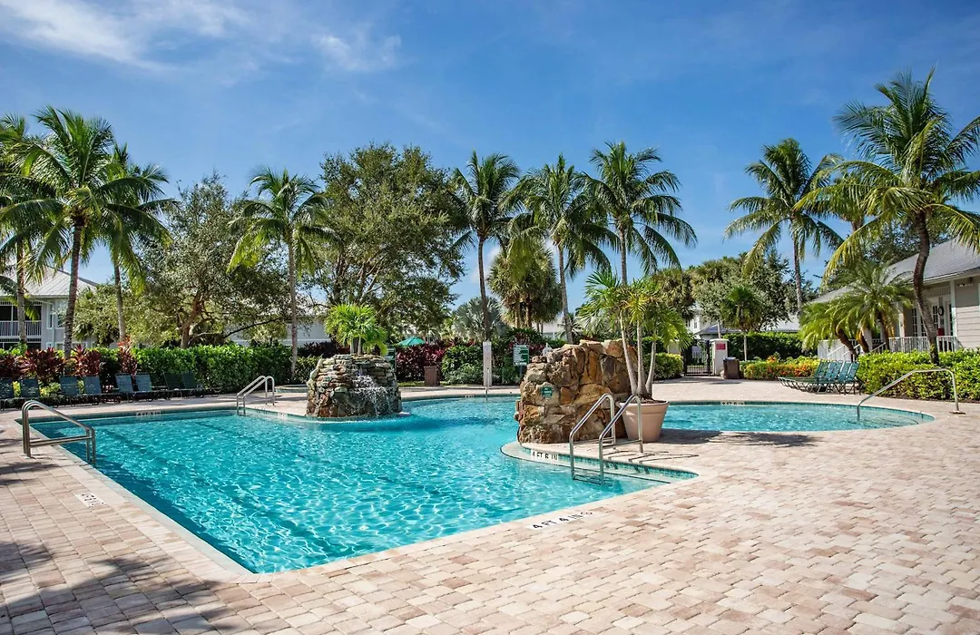 Bologna - Renovated First Floor 2Br Condo In Greenlinks! Lake And Golf Views, Resort Pool, Jacuzzi, Gym And Tennis Access! Near Naples Beaches, Dining, Shopping And Marco Island Area, Perfect For Guests Who Value Convenience, Comfort And Nature!-1