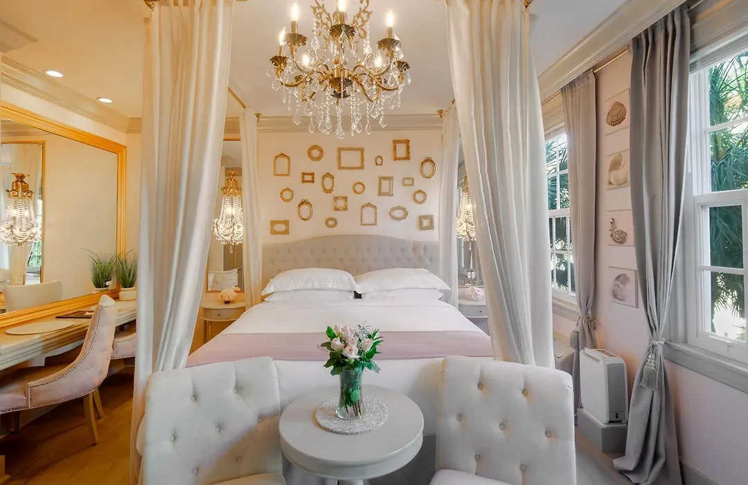Hemingway Suites At Palm Beach Hotel Island-1