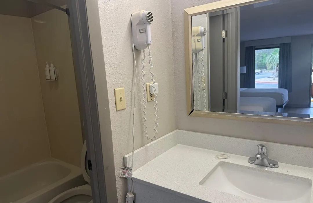 Days Inn By Wyndham Lake City I-10-1