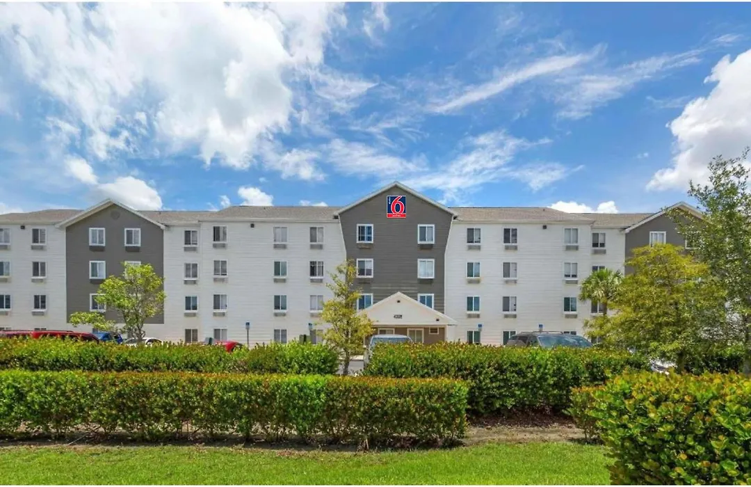 Studio 6 Extended Stay Fort Myers Fl-1