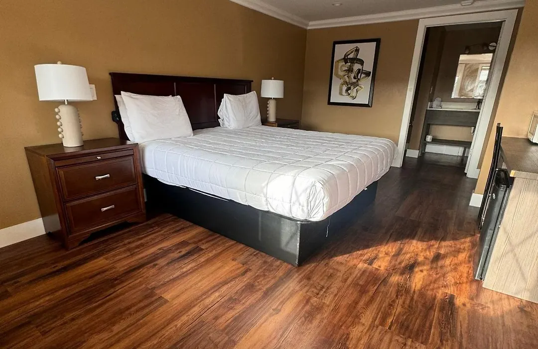 Spinnaker Inn Of Naples-1