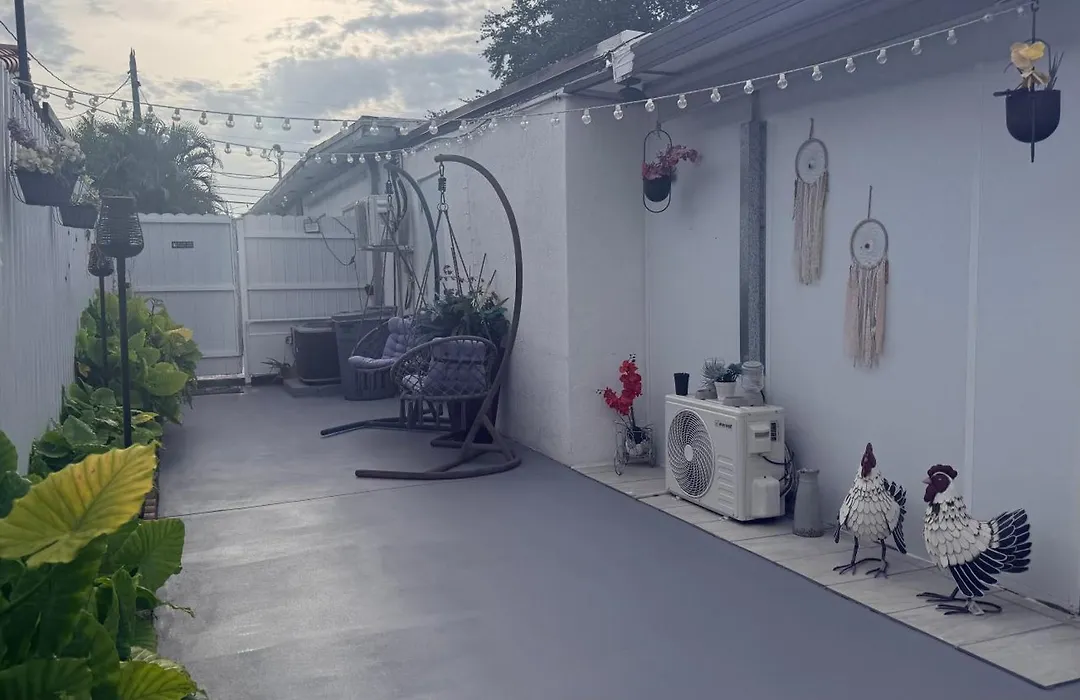 Tiny Place W Private Hot Jacuzzi 7 Min To Miami International Airport-1
