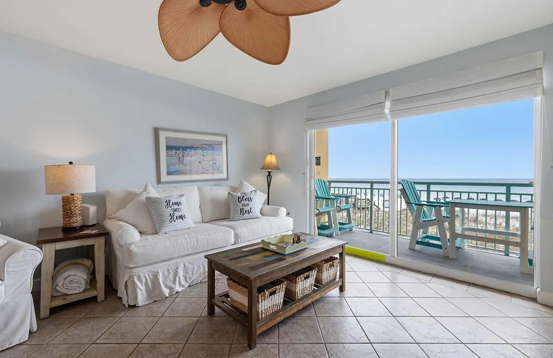 Pelican Isle 205-1