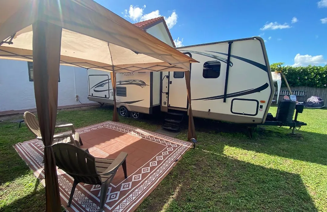 Cozy Camper With Private Entrance - Free Parking-1