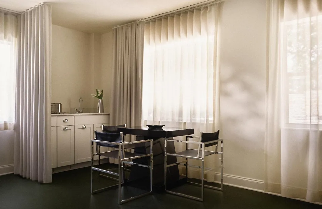Perroquet Hotel-1