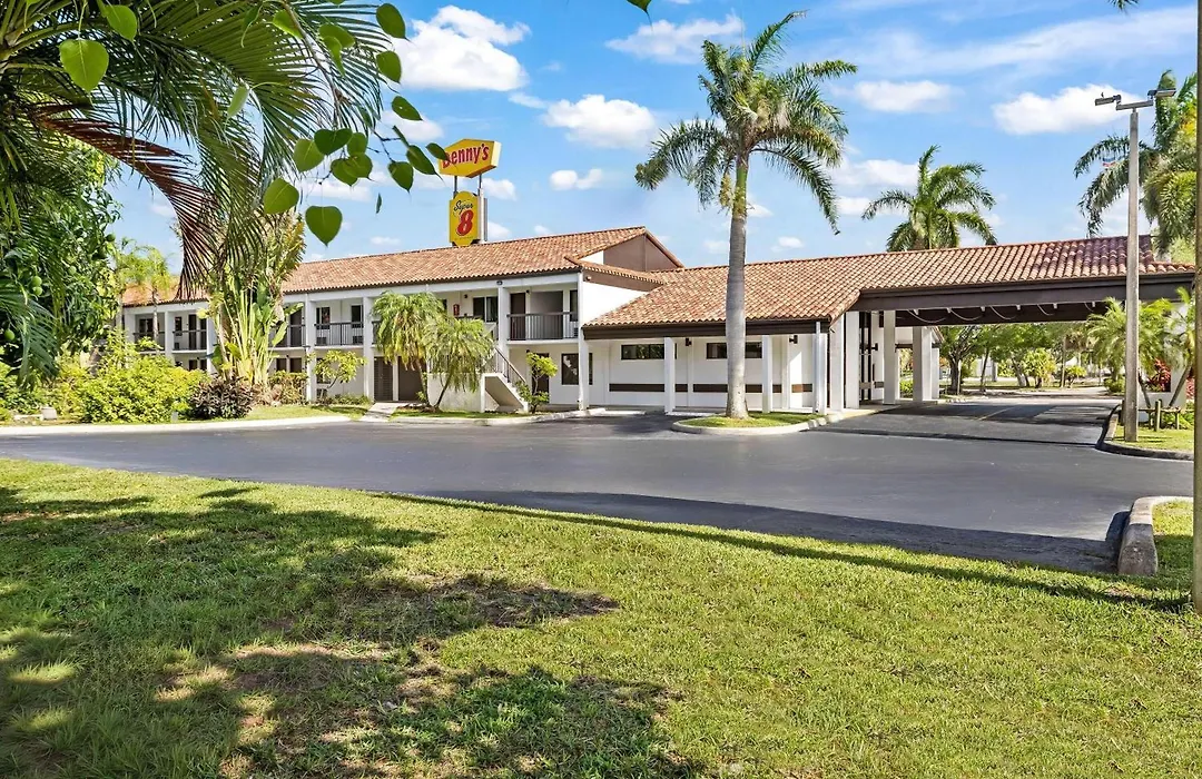 Super 8 By Wyndham Riviera Beach West Palm Beach-1