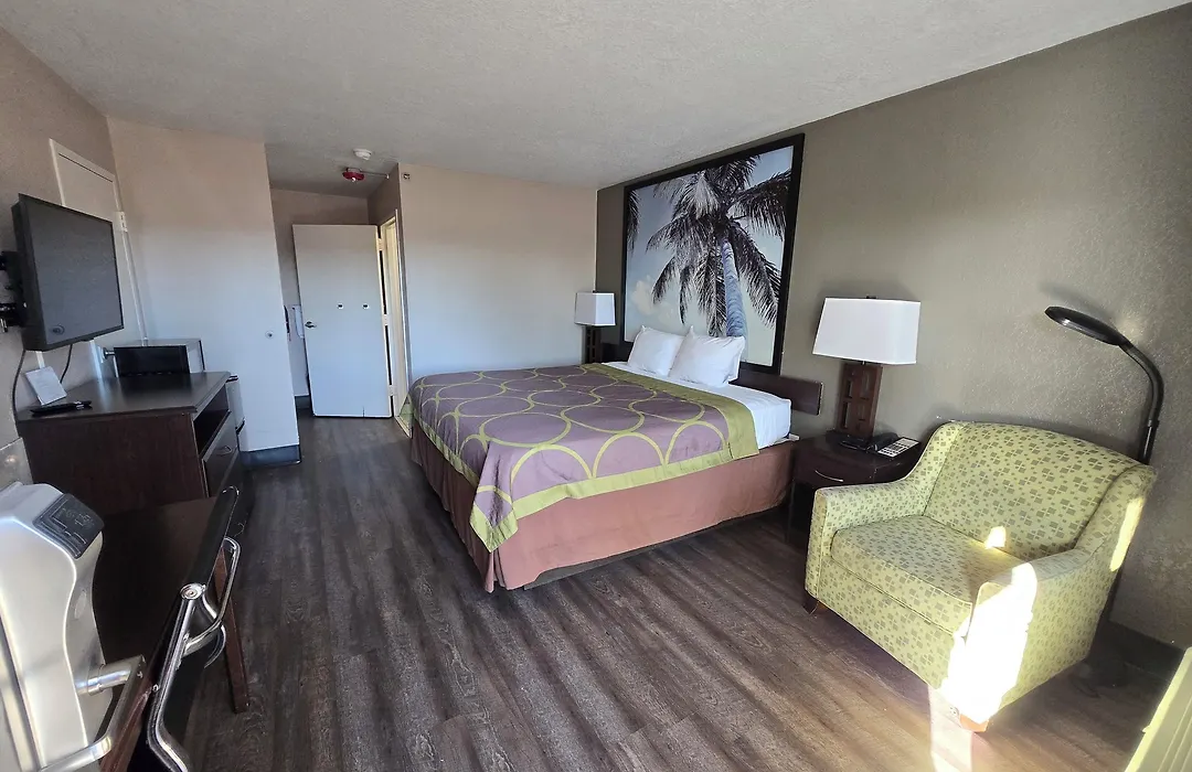 Super 8 By Wyndham Fort Myers-1